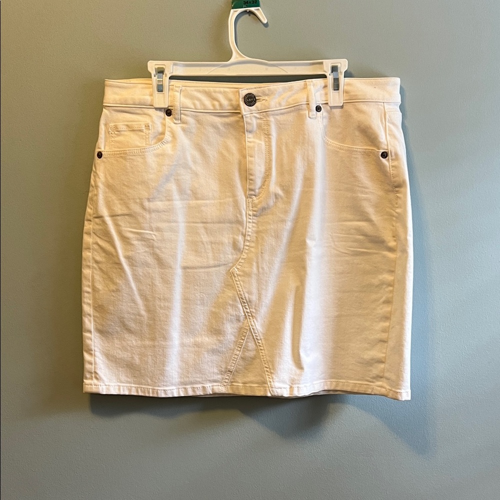 LOFT Cream Pencil Skirt